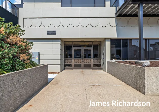 2nd image of 300 Washington Ave #6, Grand Haven, MI 49417 | MLS# 70485724