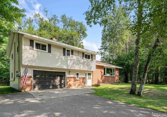 1st image of 107 Surrey Ln, Marquette, MI 49855 | MLS# 50217736