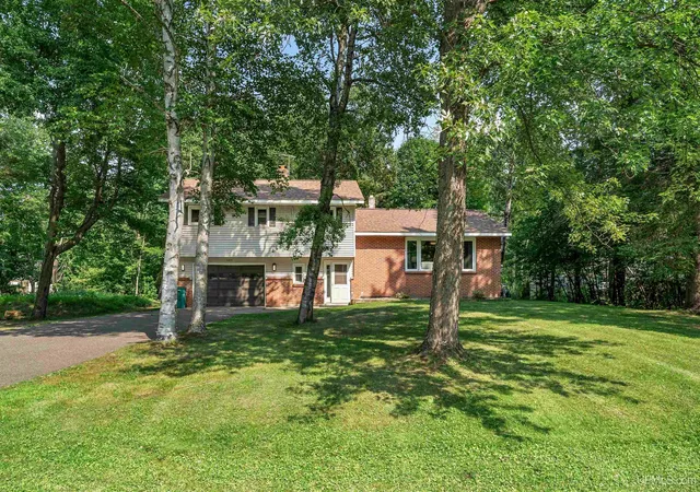 2nd image of 107 Surrey Ln, Marquette, MI 49855 | MLS# 50217736