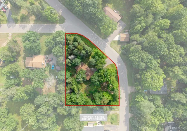 41st image of 107 Surrey Ln, Marquette, MI 49855 | MLS# 50217736