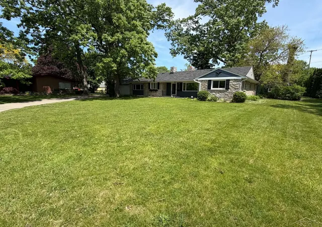 Homes for sale in Essexville, MI | 3 Orchard Ct, Essexville, MI 48732 | MLS# 50208930