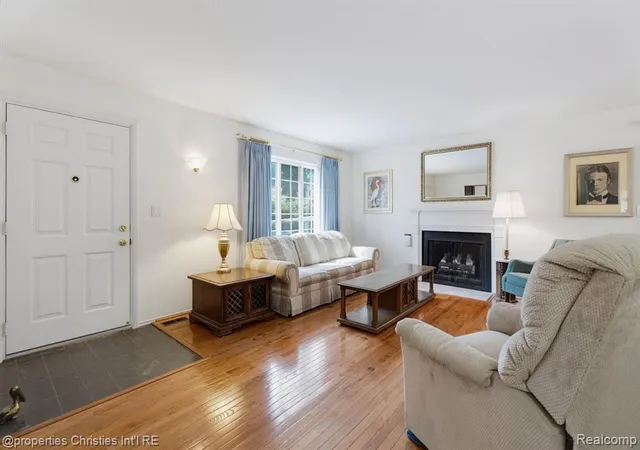 Photo 3 of Sale Pending at 2078 Parmenter Blvd, Royal Oak, MI 48073 4320 | MLS# 61025819 | Listing updated on 2026-09-13