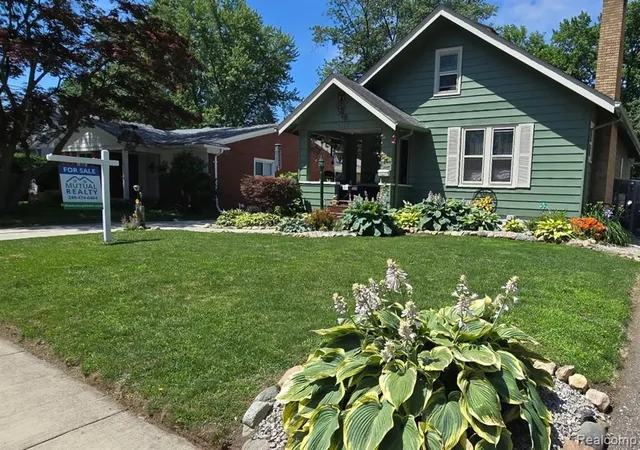 Homes for sale in Farmington, MI | 22911 Maple Ave, Farmington, MI 48336 | MLS# 60994118