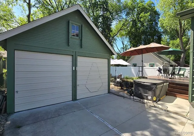Homes for sale in Farmington, MI | 22911 Maple Ave, Farmington, MI 48336 | MLS# 60994118