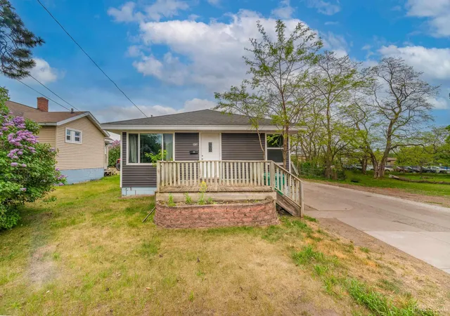 Photo 1 of Single family home for sale at 1207 Lincoln Ave, Marquette, MI 49855 | MLS# 50210774 | Listing updated on 2026-09-21