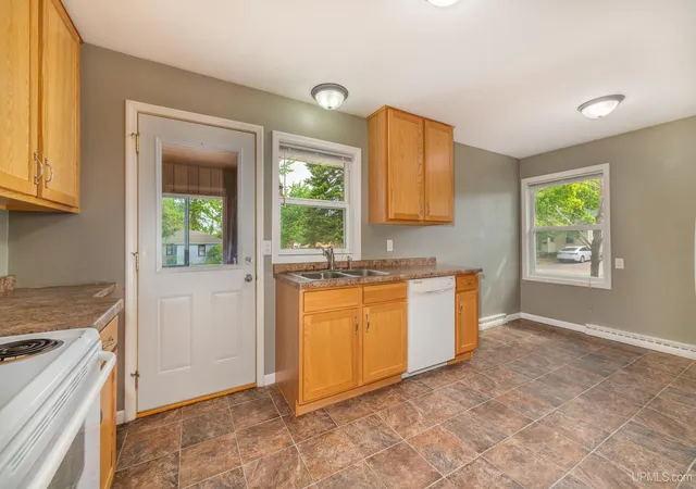 Photo 3 of Single family home for sale at 1207 Lincoln Ave, Marquette, MI 49855 | MLS# 50210774 | Listing updated on 2026-09-21
