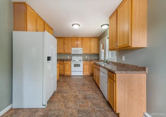 Photo 3 of Single family home for sale at 1207 Lincoln Ave, Marquette, MI 49855 | MLS# 50210774 | Listing updated on 2026-09-21
