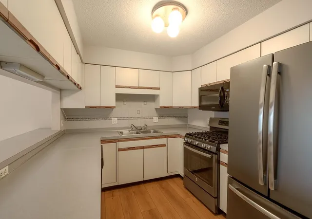 Photo 3 of Sale Pending at 7028 Springtree Ln, Grand Rapids, MI 49548 | MLS# 70547293 | Listing updated on 2026-09-11