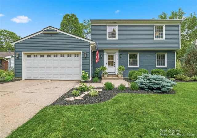 Photo 2 of Sale Pending at 1910 Ridgemoor Dr, Grand Rapids, MI 49506 | MLS# 70539885 | Listing updated on 2026-06-19