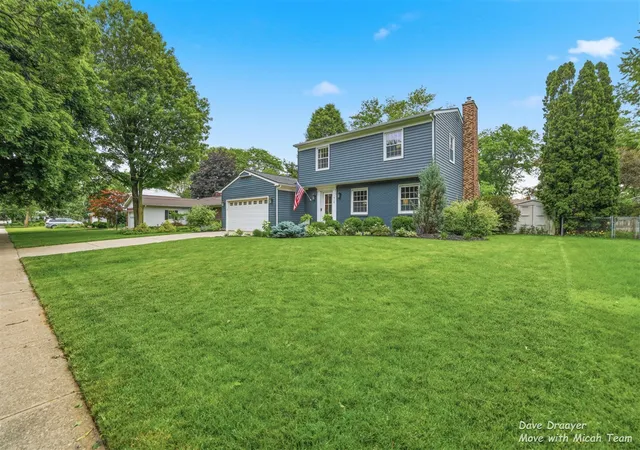 Photo 2 of Sale Pending at 1910 Ridgemoor Dr, Grand Rapids, MI 49506 | MLS# 70539885 | Listing updated on 2026-06-19