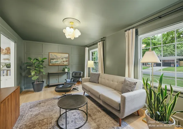 Photo 4 of Sale Pending at 1910 Ridgemoor Dr, Grand Rapids, MI 49506 | MLS# 70539885 | Listing updated on 2026-06-19