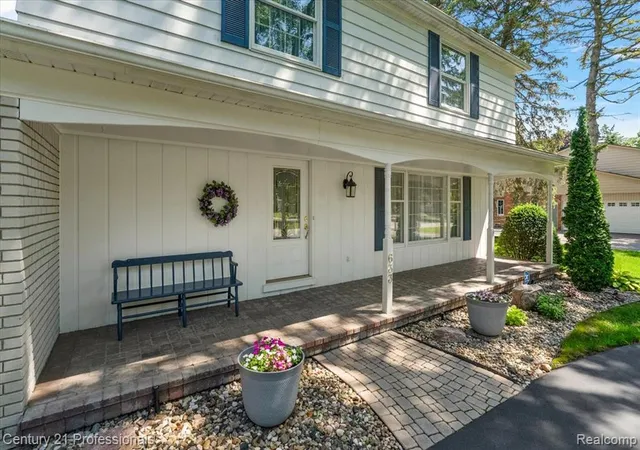 Photo 2 of Single family home for sale at 633 Foxhall Rd, Bloomfield Hills, MI 48304 1913 | MLS# 61009730 | Listing updated on 2026-09-11
