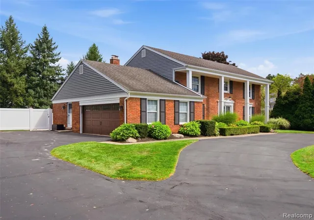 Photo 2 of Sale Pending at 4130 Saddle Ln, West Bloomfield, MI 48322 1646 | MLS# 61024786 | Listing updated on 2026-09-10