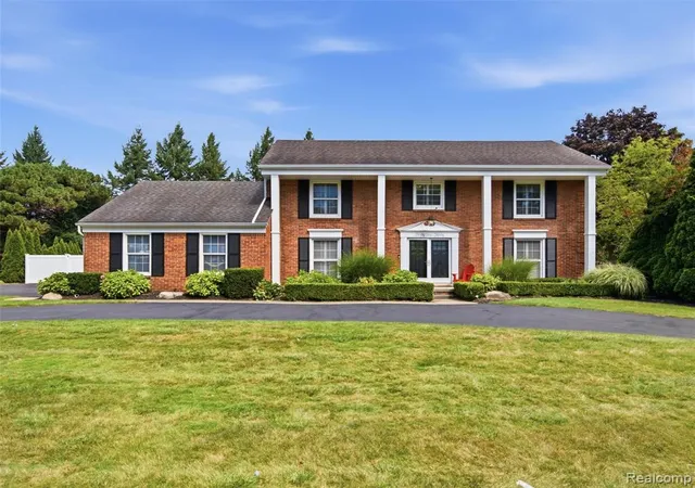 Photo 49 of Sale Pending at 4130 Saddle Ln, West Bloomfield, MI 48322 1646 | MLS# 61024786 | Listing updated on 2026-09-10