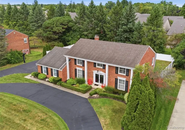 Photo 3 of Sale Pending at 4130 Saddle Ln, West Bloomfield, MI 48322 1646 | MLS# 61024786 | Listing updated on 2026-09-10