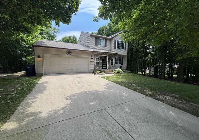 Homes for sale in Traverse City, MI | 4564 Harr Dr, Traverse City, MI 49685 | MLS# 80070683