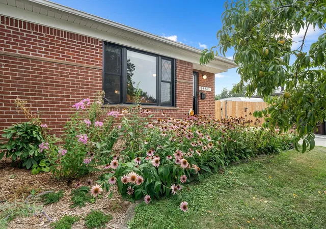 1st image of 29941 Leona Ct, Garden City, MI 48135 | MLS# 70552712