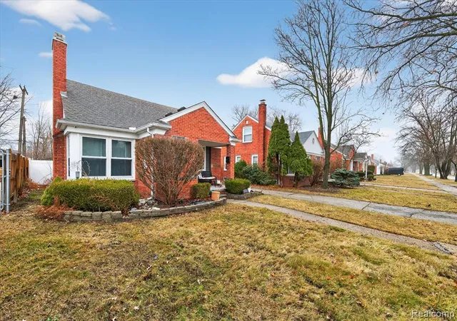 3rd image of 21211 Newcastle Rd, Harper Woods, MI 48225 | MLS# 60974857