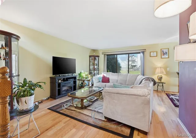 Photo 3 of Sale Pending at 20148 Evergreen Meadows Rd, Southfield, MI 48076 4223 | MLS# 60963541 | Listing updated on 2026-10-30