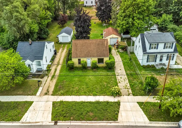 2nd image of 348 Ridgewood St, Grand Rapids, MI 49548 | MLS# 70552710