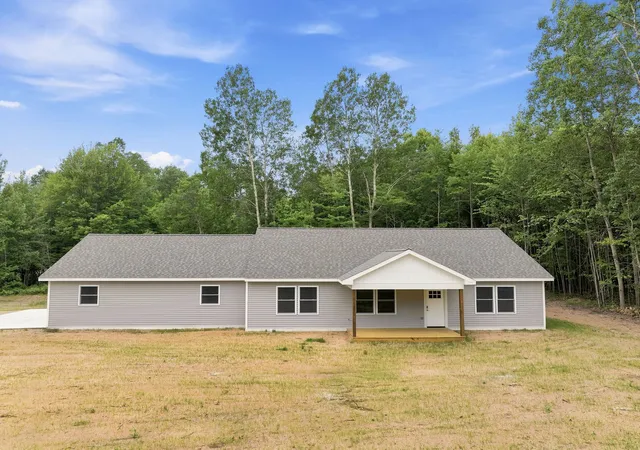 Photo 2 of Single family home for sale at 8022 W Blue Rd, Lake City, MI 49651 | MLS# 80071314 | Listing updated on 2026-08-03