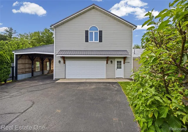 3rd image of 3708 Hideaway Ct, Brighton, MI 48114 | MLS# 61000310