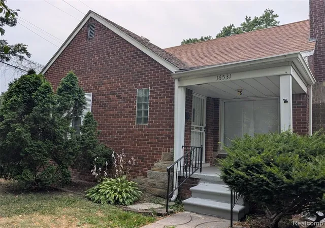 Photo 3 of Sale Pending at 16531 Plainview Ave, Detroit, MI 48219 3303 | MLS# 61013167 | Listing updated on 2026-08-29