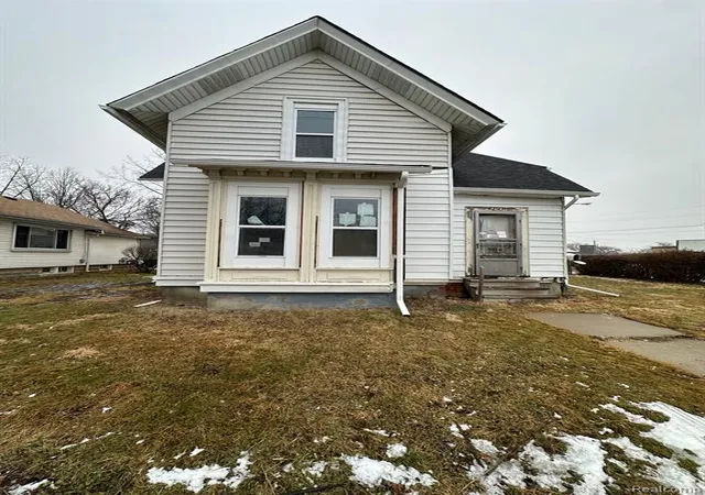 3rd image of 150 Robertson St, Mount Clemens, MI 48043 | MLS# 60368942