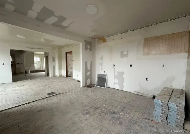 5th image of 150 Robertson St, Mount Clemens, MI 48043 | MLS# 60368942