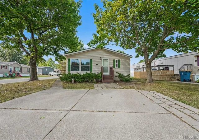 Photo 2 of Manufactured home for sale at 17128 Detroiter Ave, Davisburg, MI 48350 | MLS# 61015381 | Listing updated on 2026-07-30