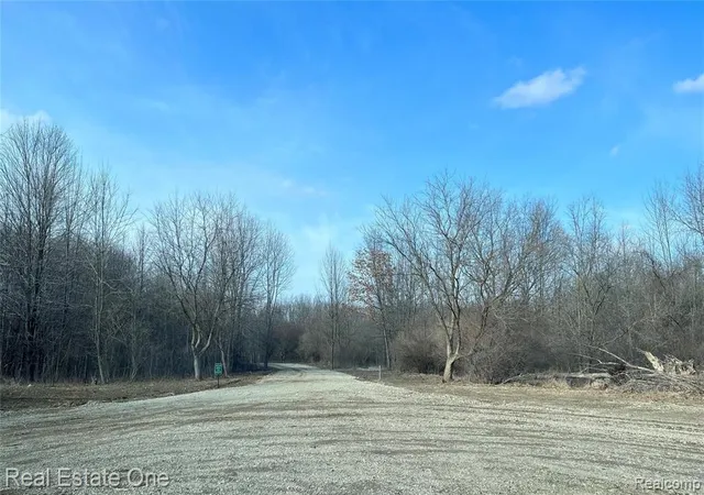 2nd image of 5700 Rolling Hills Dr, Rochester, MI 48306 | MLS# 60062516