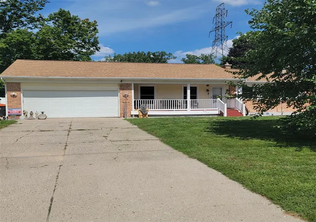 Photo 2 of Sale Pending at 5001 Creekview Dr, Kentwood, MI 49508 | MLS# 70554968 | Listing updated on 2026-08-30
