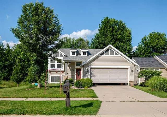 Photo 3 of Single family home for sale at 2574 Winterberry St, Holt, MI 48842 | MLS# 70552354 | Listing updated on 2026-09-05