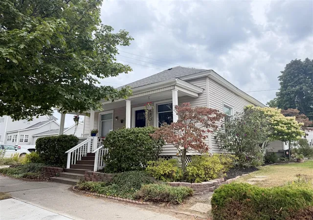 Photo 1 of Single family home for sale at 404 W Court St, Ludington, MI 49431 | MLS# 70555658 | Listing updated on 2026-08-31