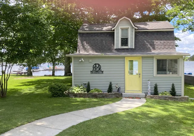 Photo 1 of Single Family Residence at 9330 Oakdale Dr, Laingsburg, MI 48848 | MLS# 50211721 | | Sold on 2026-06-26