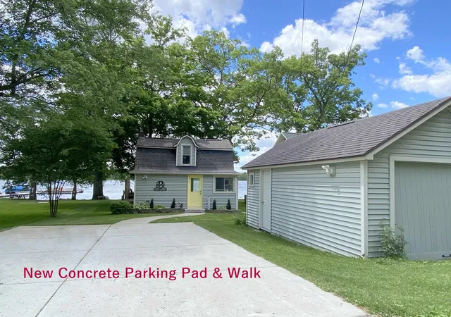 Photo 2 of Single Family Residence at 9330 Oakdale Dr, Laingsburg, MI 48848 | MLS# 50211721 | | Sold on 2026-06-26
