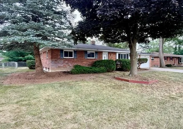 Photo 1 of Single family home for sale at 1300 Edgeorge St, Waterford, MI 48327 2013 | MLS# 61024717 | Listing updated on 2026-09-08