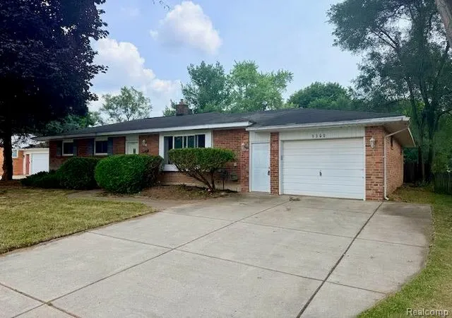 Photo 2 of Single family home for sale at 1300 Edgeorge St, Waterford, MI 48327 2013 | MLS# 61024717 | Listing updated on 2026-09-08