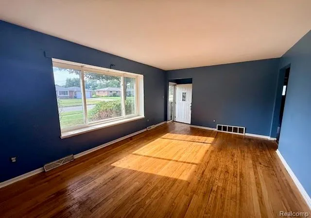 Photo 3 of Single family home for sale at 1300 Edgeorge St, Waterford, MI 48327 2013 | MLS# 61024717 | Listing updated on 2026-09-08