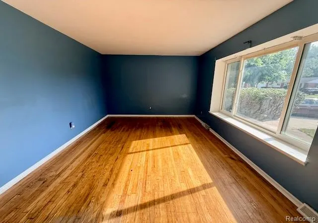 Photo 4 of Single family home for sale at 1300 Edgeorge St, Waterford, MI 48327 2013 | MLS# 61024717 | Listing updated on 2026-09-08