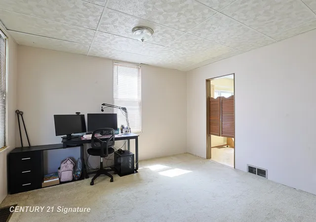 3rd image of 706 S Lincoln St, Bay City, MI 48708 | MLS# 50206272