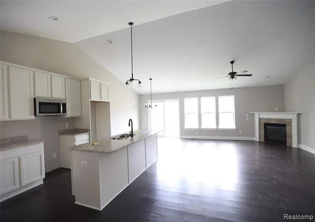 Listing Photo 5 - Condo for sale in building located at 210 Cyn Creek Ct, Howell, MI 48843 - Unit #2