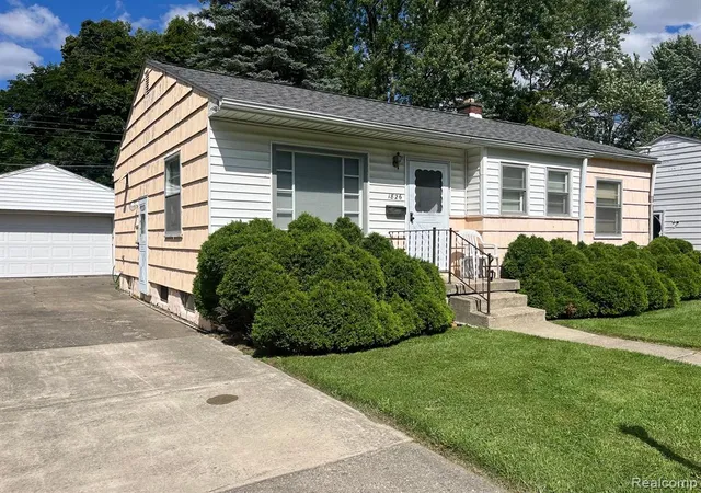 Photo 1 of Sale Pending at 1826 Greenbrook Ln, Flint, MI 48507 | MLS# 60332081 | Listing updated on 2025-06-20