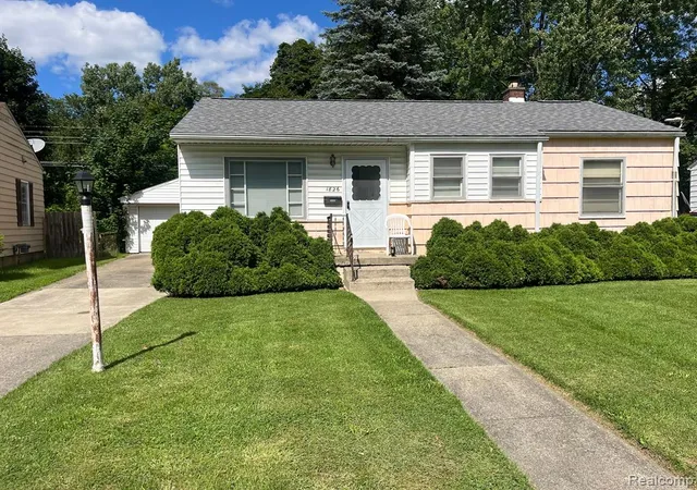 Photo 2 of Sale Pending at 1826 Greenbrook Ln, Flint, MI 48507 | MLS# 60332081 | Listing updated on 2025-06-20