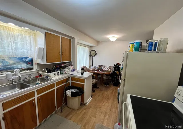 Photo 3 of Sale Pending at 1826 Greenbrook Ln, Flint, MI 48507 | MLS# 60332081 | Listing updated on 2025-06-20