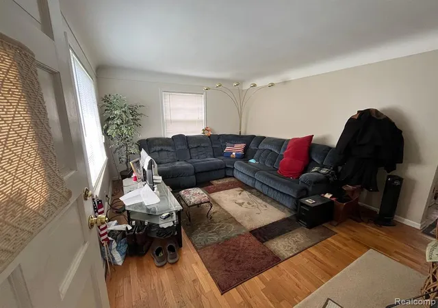 Photo 4 of Sale Pending at 1826 Greenbrook Ln, Flint, MI 48507 | MLS# 60332081 | Listing updated on 2025-06-20