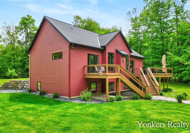 4th image of 1109 Kenowa Ave, Byron Center, MI 49315 | MLS# 70470111