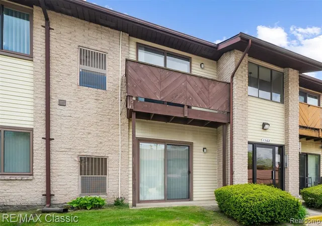 Homes for sale in Westland, MI | 7362 Manor Cir #203, Westland, MI 48185 | MLS# 60992384