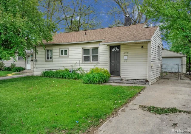 Homes for sale in Westland, MI | 32565 Mason St, Westland, MI 48186 4732 | MLS# 60993171