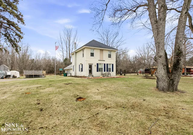 Homes for sale in Port Huron, MI | 3925 W Water St, Port Huron, MI 48060 | MLS# 50202489